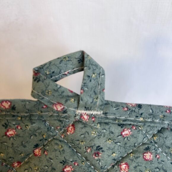 Bunny Potholders Set of 2 Easter Garden VTG Frederick Warne & Co Cottage Core - Picture 8 of 10